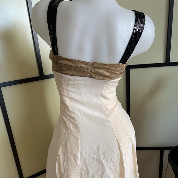 Women’s dress - Picture 4 of 7